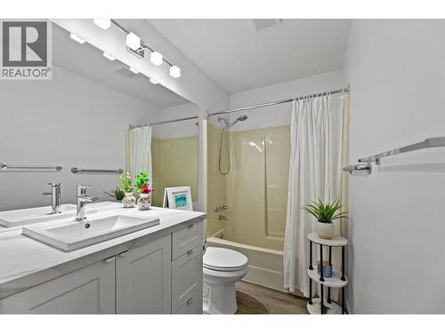 1255 Raymer Avenue Unit# 120, Kelowna, BC - Indoor Photo Showing Bathroom