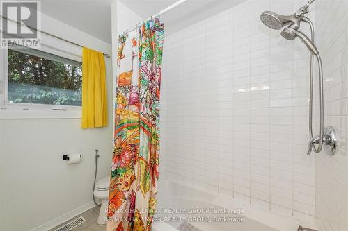 9 Newbury Avenue, Ottawa, ON - Indoor Photo Showing Bathroom