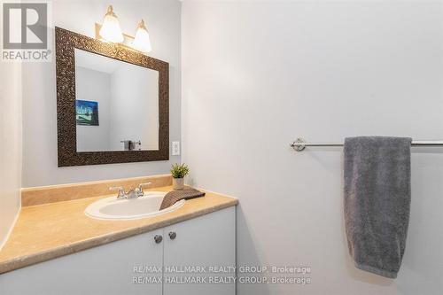 9 Newbury Avenue, Ottawa, ON - Indoor Photo Showing Bathroom