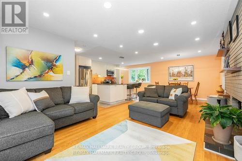 9 Newbury Avenue, Ottawa, ON - Indoor Photo Showing Living Room