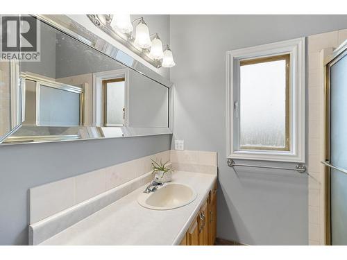 1879 Portland Avenue, Kelowna, BC - Indoor Photo Showing Bathroom
