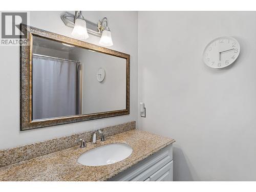 1879 Portland Avenue, Kelowna, BC - Indoor Photo Showing Bathroom