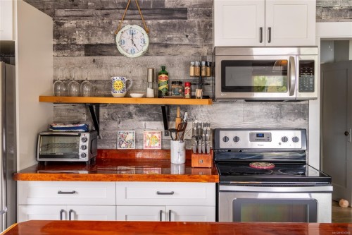 380 Cape Beale Trail, Bamfield, BC 