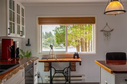 380 Cape Beale Trail, Bamfield, BC 