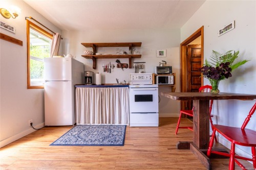 380 Cape Beale Trail, Bamfield, BC 