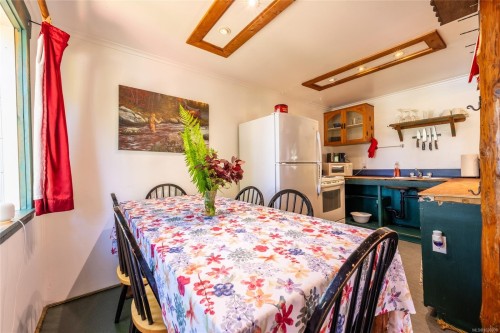 380 Cape Beale Trail, Bamfield, BC 