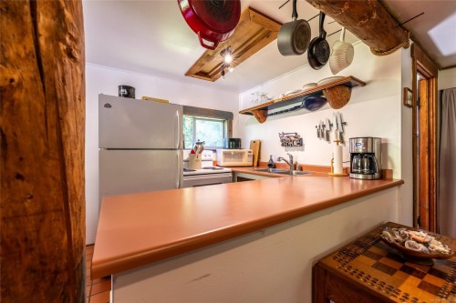 380 Cape Beale Trail, Bamfield, BC 