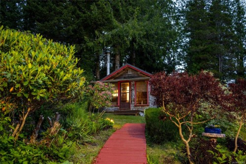380 Cape Beale Trail, Bamfield, BC 