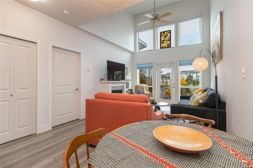 408-866 Brock Ave, Langford, BC - Indoor Photo Showing Living Room
