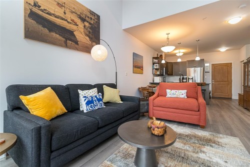 408-866 Brock Ave, Langford, BC - Indoor Photo Showing Living Room