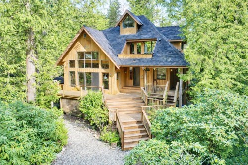 1290 Lynn Rd, Tofino, BC 