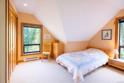 1290 Lynn Rd, Tofino, BC 