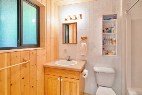 1290 Lynn Rd, Tofino, BC 