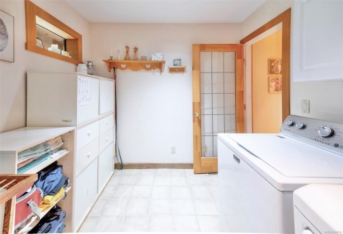 1290 Lynn Rd, Tofino, BC 