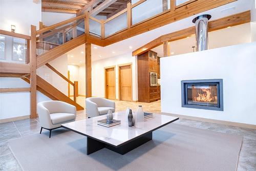 3266 Airport Way, Revelstoke, BC - Indoor Photo Showing Other Room