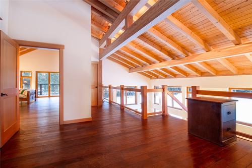 3266 Airport Way, Revelstoke, BC - Indoor Photo Showing Other Room