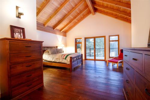 3266 Airport Way, Revelstoke, BC - Indoor Photo Showing Bedroom