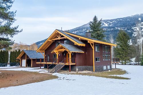 3266 Airport Way, Revelstoke, BC - Outdoor