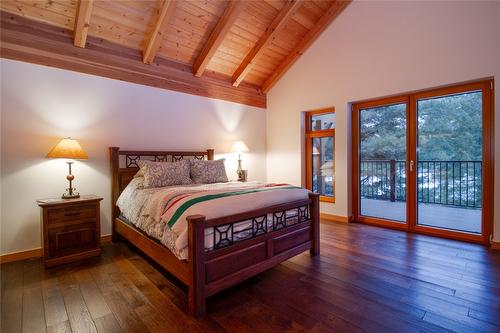 3266 Airport Way, Revelstoke, BC - Indoor Photo Showing Bedroom
