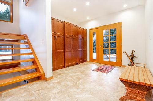 3266 Airport Way, Revelstoke, BC - Indoor Photo Showing Other Room