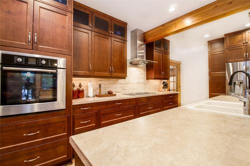 3266 Airport Way, Revelstoke, BC - Indoor Photo Showing Kitchen With Double Sink