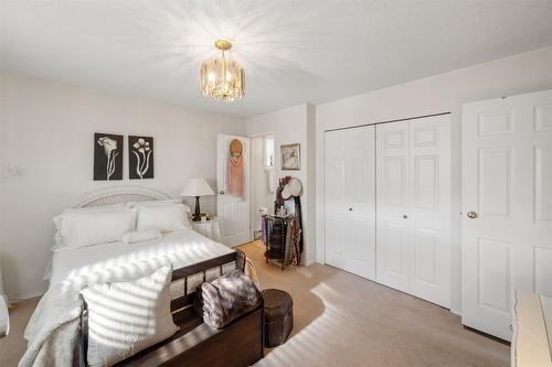 15-3096 South Main Street, Penticton, BC - Indoor Photo Showing Bedroom