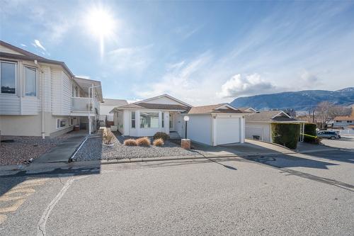 15-3096 South Main Street, Penticton, BC - Outdoor