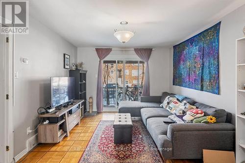 217 Dovercourt Avenue, Ottawa, ON - Indoor Photo Showing Living Room