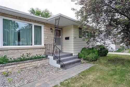 1418 Somerville Ave, Winnipeg, MB 