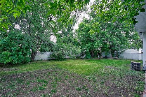 1418 Somerville Ave, Winnipeg, MB 