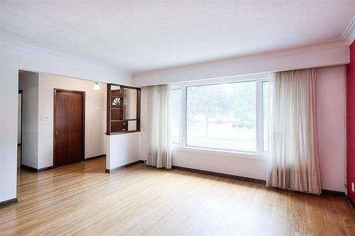 1418 Somerville Ave, Winnipeg, MB 