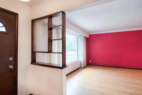 1418 Somerville Ave, Winnipeg, MB 