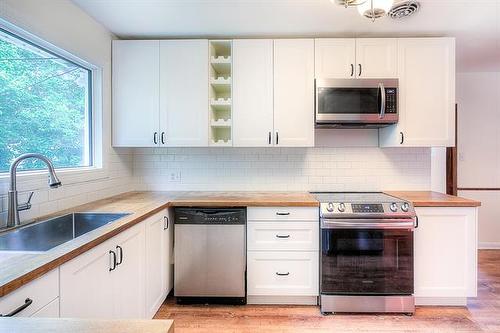 1418 Somerville Ave, Winnipeg, MB 