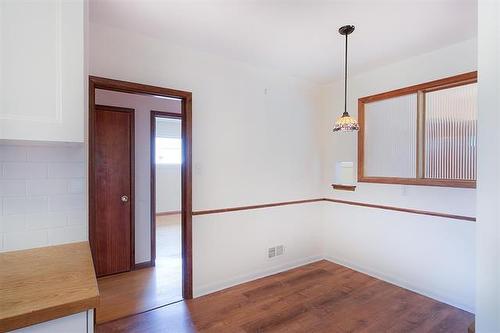 1418 Somerville Ave, Winnipeg, MB 