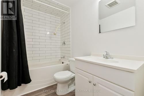 27 - 45 Gatewood Place, London East (East A), ON - Indoor Photo Showing Bathroom