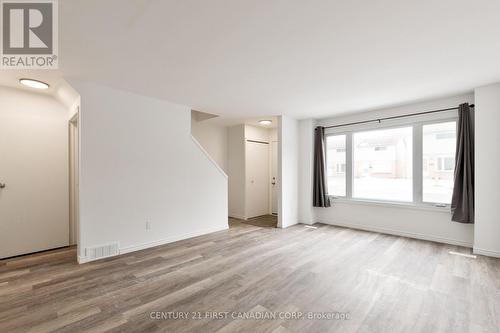 27 - 45 Gatewood Place, London East (East A), ON - Indoor Photo Showing Other Room
