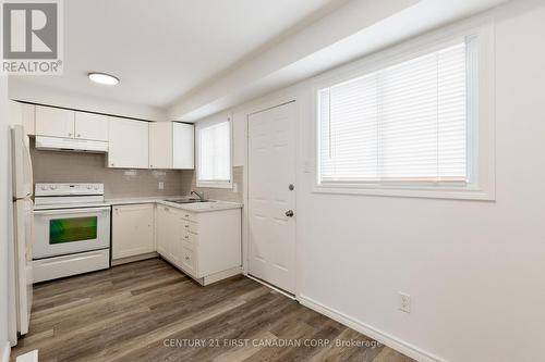27 - 45 Gatewood Place, London East (East A), ON - Indoor Photo Showing Kitchen