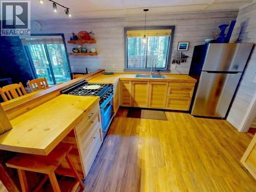 1283 Tennyson Rd, Savary Island, BC - Indoor Photo Showing Kitchen