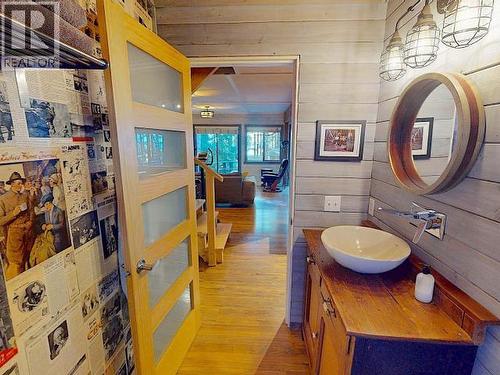 1283 Tennyson Rd, Savary Island, BC - Indoor