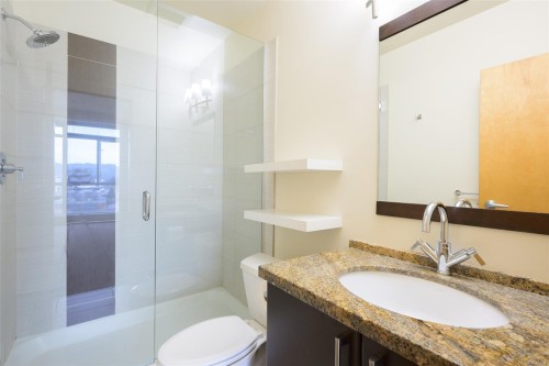 728-2745 Veterans Memorial Pkwy, Langford, BC - Indoor Photo Showing Bathroom