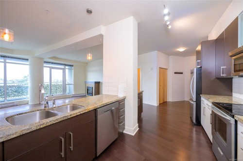 728-2745 Veterans Memorial Pkwy, Langford, BC - Indoor Photo Showing Kitchen With Stainless Steel Kitchen With Double Sink