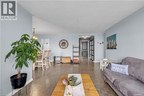 511 The West Mall Drive Unit# 1108, Toronto, ON - Indoor Photo Showing Living Room