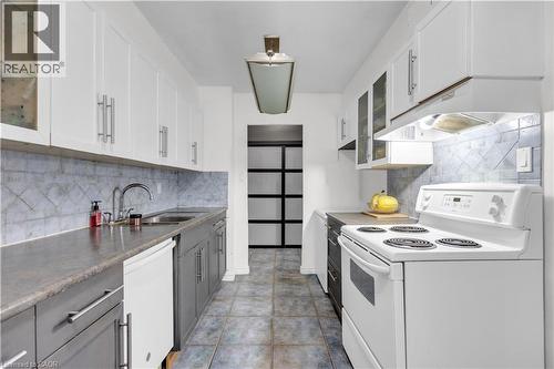 511 The West Mall Drive Unit# 1108, Toronto, ON - Indoor Photo Showing Kitchen