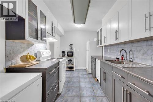 511 The West Mall Drive Unit# 1108, Toronto, ON - Indoor Photo Showing Kitchen