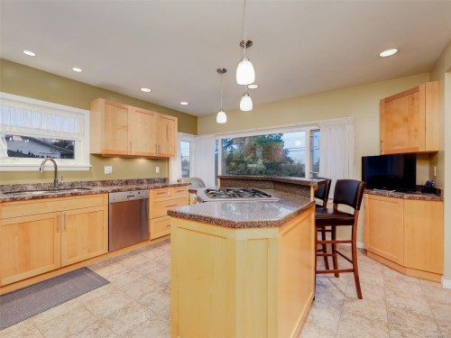 3059 Admirals Rd, Saanich, BC 