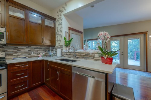 3379 Opal Rd, Nanaimo, BC - Indoor Photo Showing Kitchen With Double Sink