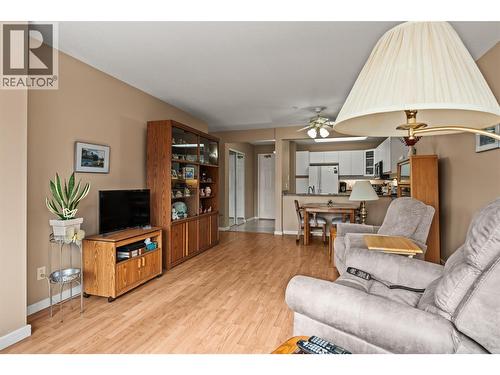 3805 30 Avenue Unit# 304, Vernon, BC - Indoor Photo Showing Living Room