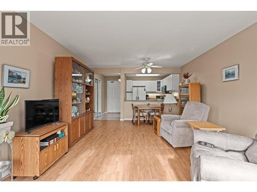 3805 30 Avenue Unit# 304, Vernon, BC - Indoor Photo Showing Living Room