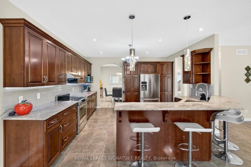 408 Gravel Ridge Trail, Kitchener, ON - Indoor Photo Showing Kitchen With Upgraded Kitchen