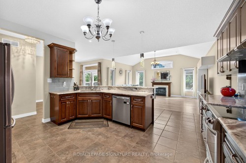408 Gravel Ridge Trail, Kitchener, ON - Indoor Photo Showing Kitchen With Stainless Steel Kitchen With Double Sink With Upgraded Kitchen